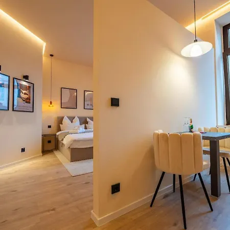 Διαμέρισμα Llr Design - Orange Mandarine Im Zentrum Von Κόμπλεντς